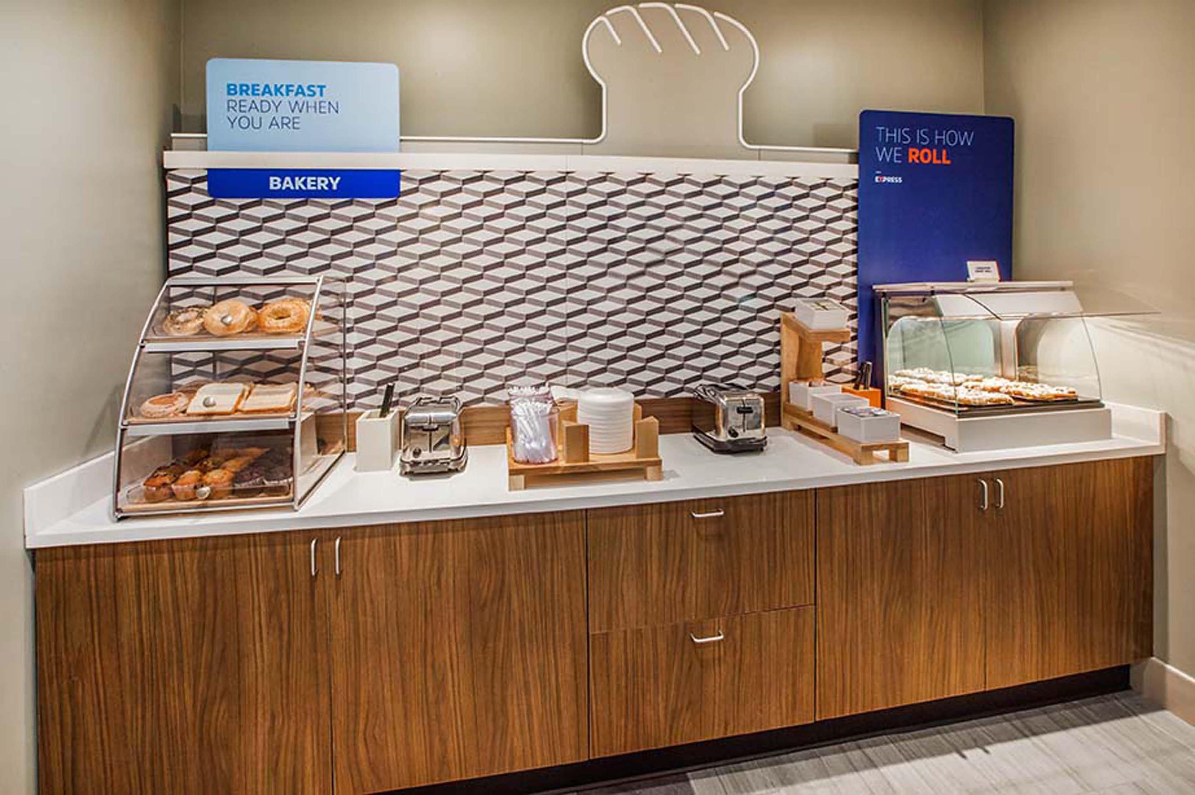 Holiday Inn Express & Suites Jacksonville South East - Medical Center Area By Ihg Eksteriør billede